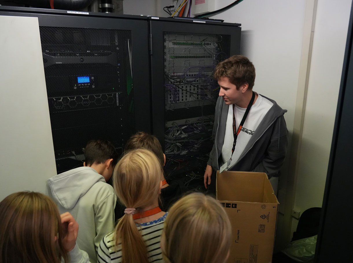 Guided tour of server rooms Future Day 2025 Guided tour of server rooms Future Day 2025