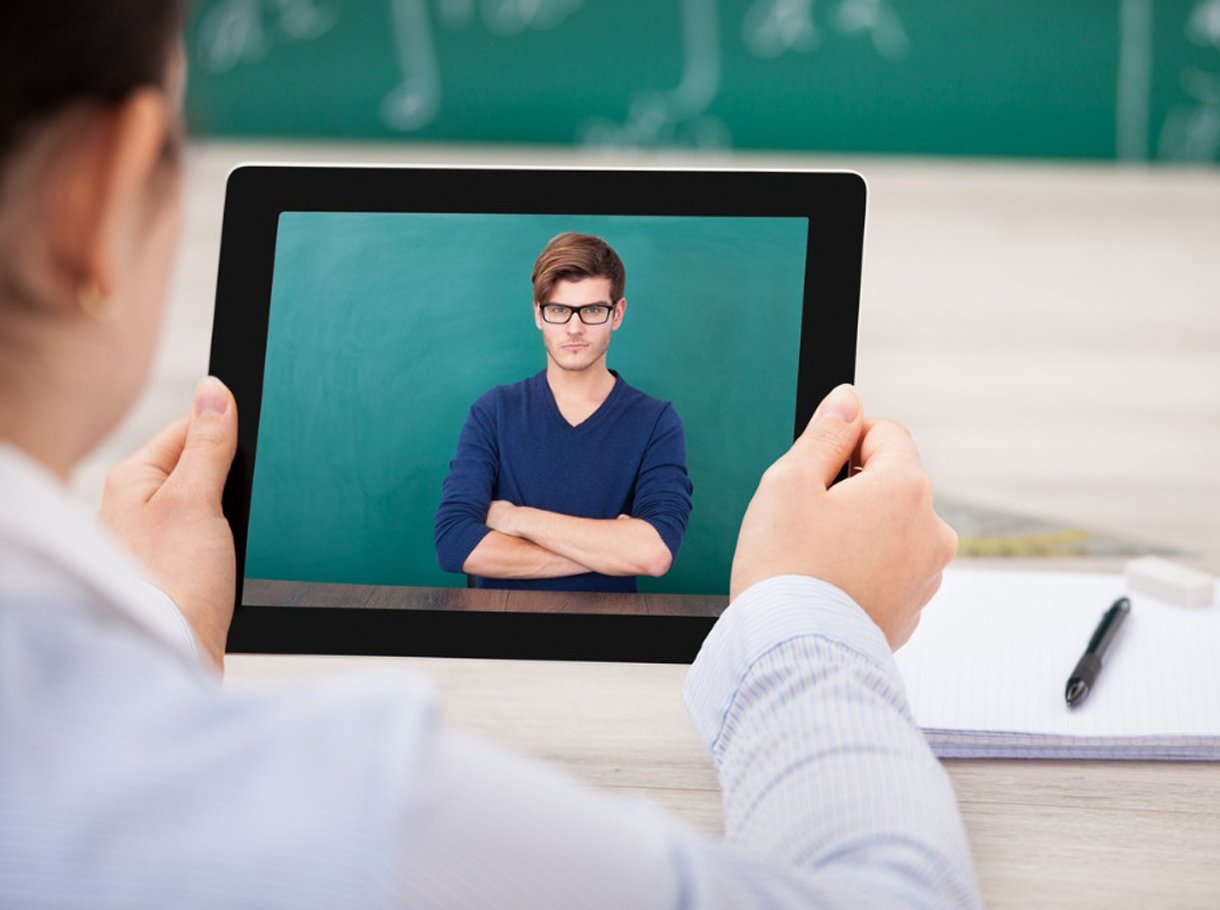 Pupils with teacher in a video conference